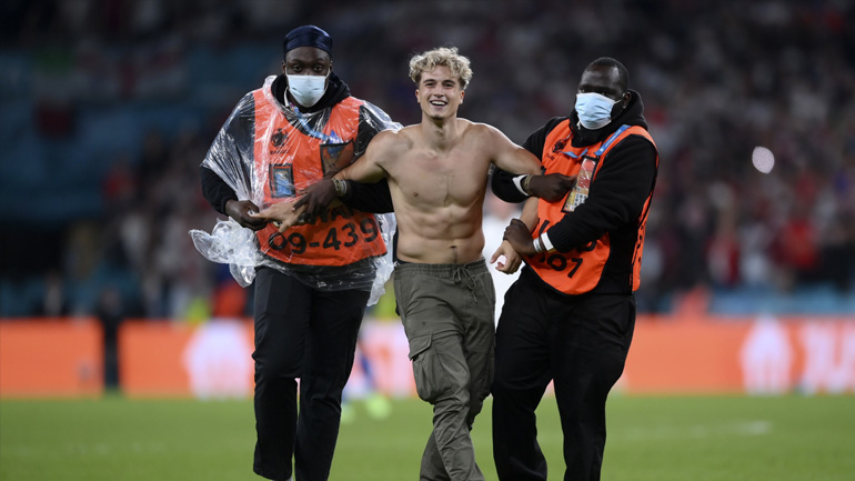 O εισβολέας του τελικού