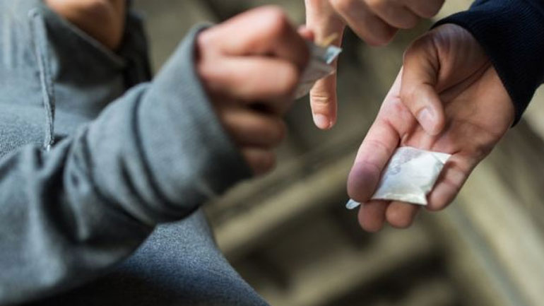 Είχαν στήσει οικογενειακό παραμάγαζο ναρκωτικών