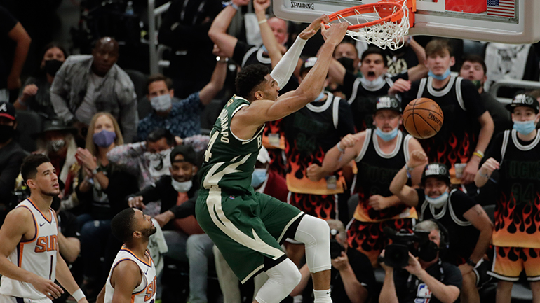 Γιάννης από… άλλον πλανήτη – Διέλυσε τους Σανς, «ζωντανοί» οι Μπακς