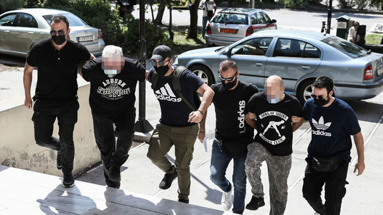 Στον ανακριτή ο πατέρας και ο 39χρονος αστυνομικός που εξέδιδαν τη 19χρονη Στον ανακριτή ο πατέρας και ο 39χρονος αστυνομικός που εξέδιδαν τη 19χρονη