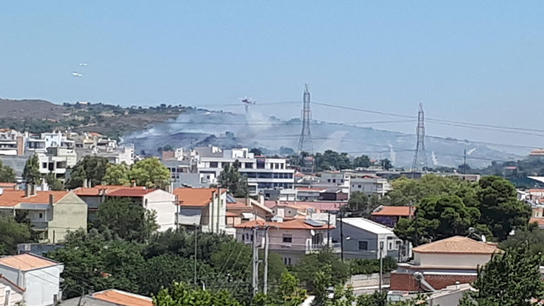 Υπό έλεγχο η φωτιά στον Λόφο Παλλήνης