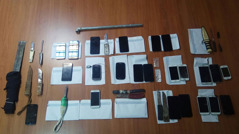 Μαχαίρια, σουβλί, κινητά και σωλήνες βρέθηκαν στο Κατάστημα Κράτησης Δομοκού Μαχαίρια, σουβλί, κινητά και σωλήνες βρέθηκαν στο Κατάστημα Κράτησης Δομοκού