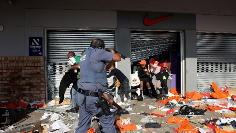 Νότια Αφρική: 72 νεκροί σε βίαια επεισόδια