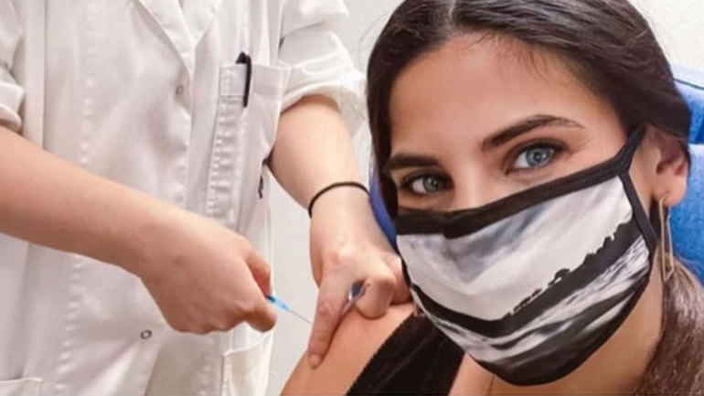 Η Χριστίνα Μπόμπα έκανε το εμβόλιο για τον κορωνοϊό: «Δεν χρειάζεται να με βρίζετε»