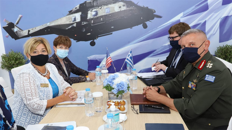 Συνάντηση του Αρχηγού ΓΕΕΘΑ με αντιπροσωπεία των ΗΠΑ στην έκθεση DEFEA