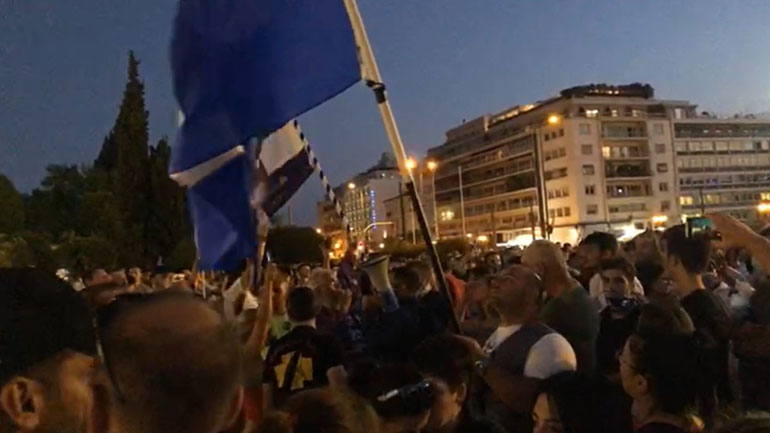 Συγκεντρώσεις στην Αθήνα και σε άλλες πόλεις κατά των εμβολιασμών και των μέτρων της κυβέρνησης