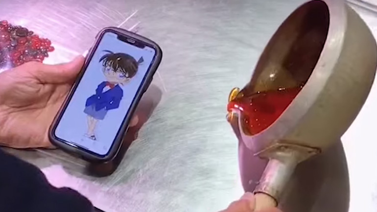 Kαλλιτέχνης δημιουργεί γλειφιτζούρι anime 