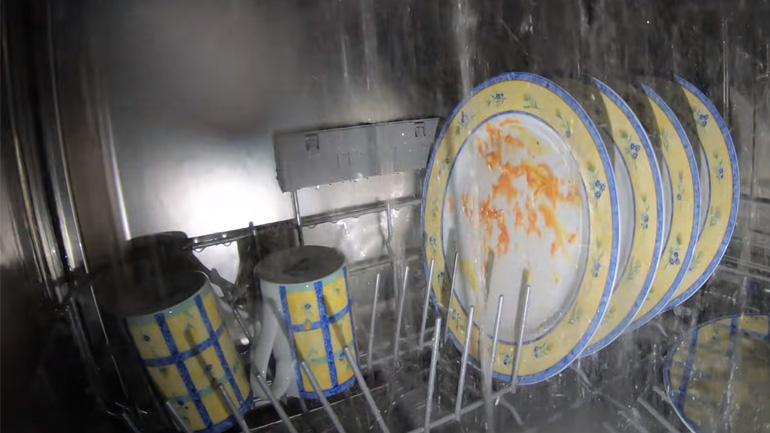 Πώς πλένει το πλυντήριο πιάτων;