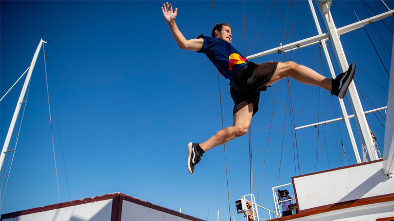 Red Bull Art of Motion: O Kowaleski και η Diorgina «έπλευσαν» προς τη νίκη στον Παγκόσμιο τελικό του freerunning