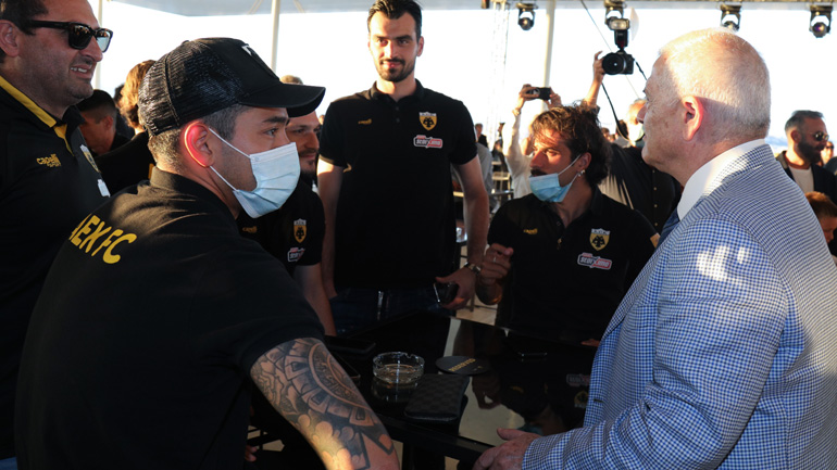 Η ΑΕΚ κλείνει στην COSMOTE TV – Στα γραφεία της ΠΑΕ για τον Αραούχο ο Μελισσανίδης