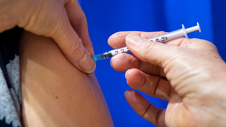 Γιατί το εμβόλιο κορωνοϊού πιθανότατα θα συνεχίσει να λειτουργεί