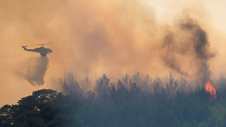Ανεξέλεγκτη η πυρκαγιά στη Σάμο