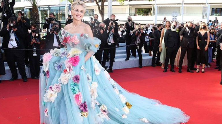 Η εμφάνιση της Sharon Stone στις Κάννες ήταν βγαλμένη από παραμύθι