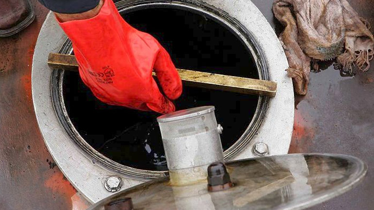 ΑΑΔΕ: Χτύπημα σε δίκτυο λαθρεμπόρων με χημικούς διαλύτες