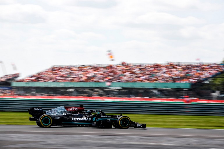 O Lewis Hamilton πήρε εκδίκηση στην έδρα του και κέρδισε την Pole Position 