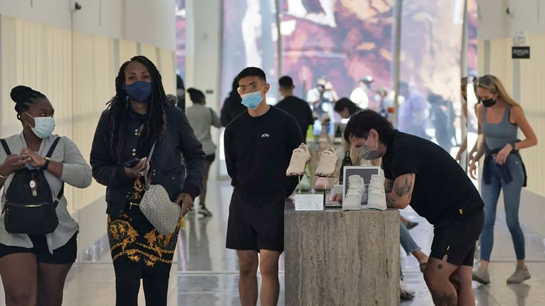 Υποχρεωτική και πάλι η χρήση μάσκας στο Λος Άντζελες