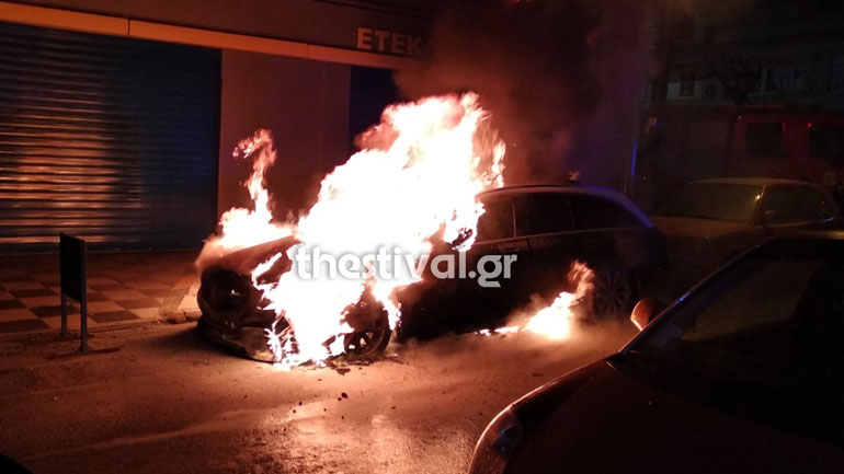 Φωτιά τα ξημερώματα σε αυτοκίνητο στις Συκιές Φωτιά τα ξημερώματα σε αυτοκίνητο στις Συκιές