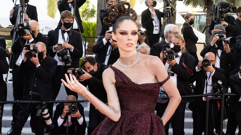 Οι high fashion εμφανίσεις της Coco Rocha στο κόκκινο χαλί των Καννών