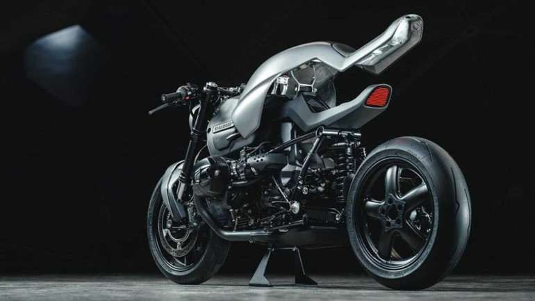 Το πάνω κομμάτι ανοίγει με τηλεχειριστήριο.