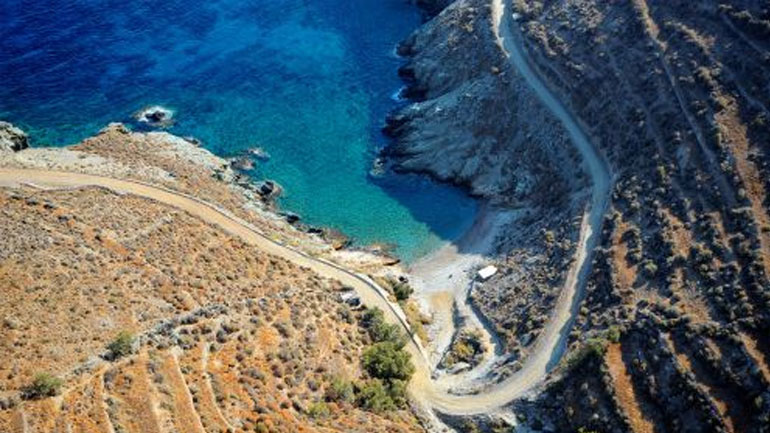 Νεκρή ανασύρθηκε νεαρή γυναίκα από τη θάλασσα στη Φολέγανδρο