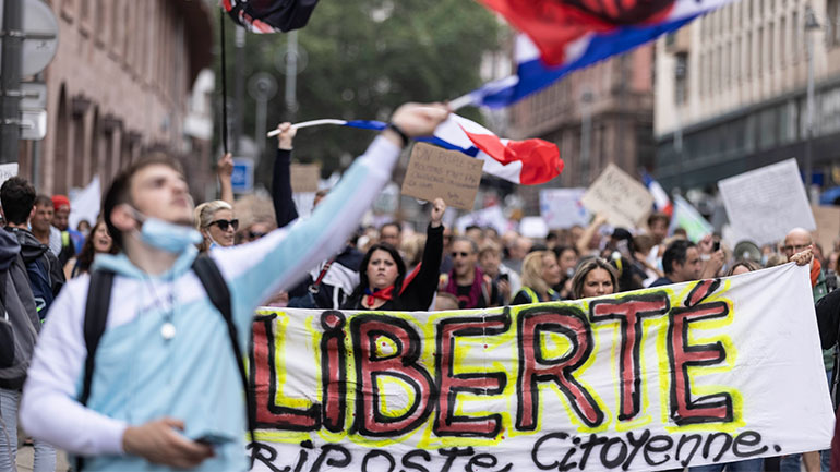 Γαλλία: Διαδηλώσεις κατά του εμβολιασμού και του υγειονομικού πιστοποιητικού