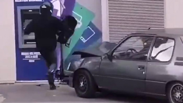 Επίθεση σε ATM με αυτοκίνητο