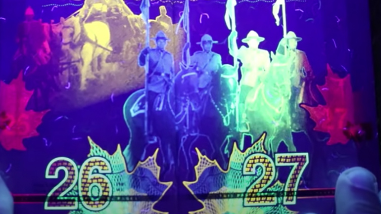 Καναδικό διαβατήριο κάτω από black light
