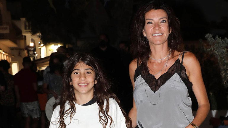 Μαρίνα Βερνίκου: Βόλτα με την κόρη της στα Ματογιάννια