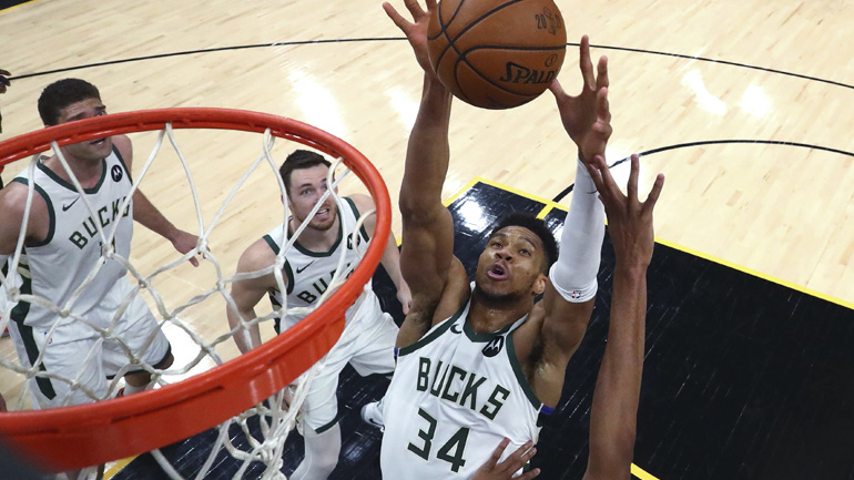 Αντετοκούνμπο: «Θα είναι απίθανο να το σηκώσουμε μπροστά στις οικογένειές μας»