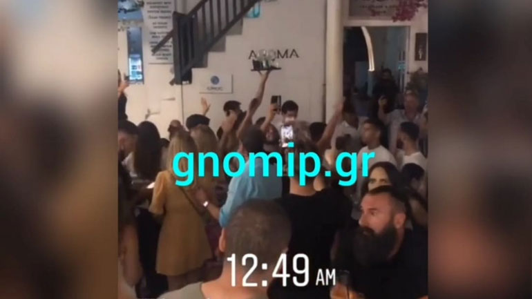Μύκονος: Αφού απαγορεύεται η μουσική, άρχισαν να τραγουδούν… μόνοι τους Μύκονος: Αφού απαγορεύεται η μουσική, άρχισαν να τραγουδούν… μόνοι τους