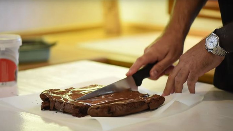 Κέικ σοκολάτας με 2 μόνο υλικά από τον Δημήτρη Μακρυνιώτη