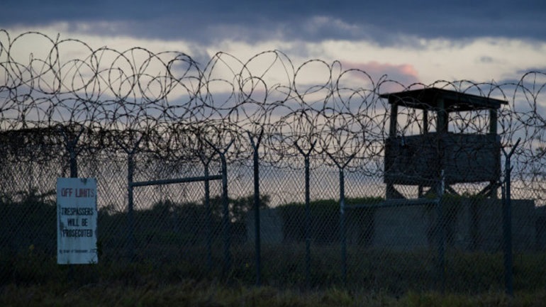 Η κυβέρνηση Μπάιντεν προχώρησε στην πρώτη μεταφορά κρατουμένου από τη φυλακή του Γκουαντάναμο