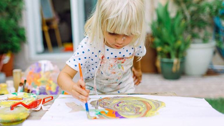 Ποια είναι τα οφέλη της ενασχόλησης των παιδιών με την τέχνη