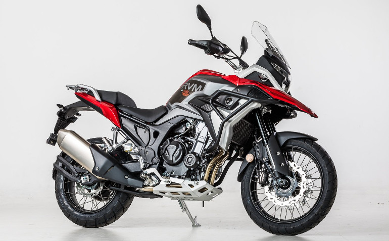 Αυτό είναι το RVM500 που επίσης ετοίμασε η Jawa για την επιστροφή της.