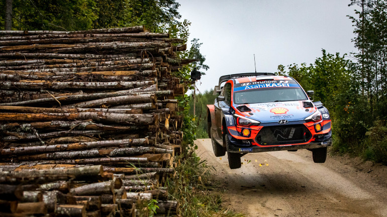 Προβλήματα είχε πάλι ο Neuville με το Hyundai και έμεινε στην 3η θέση.