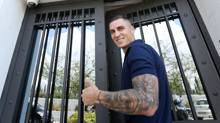 ΑΕΚ: Στα γραφεία για υπογραφές ο Βράνιες