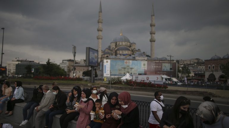 Τουρκία: Σχεδόν διπλάσιος αριθμός ημερήσιων περιστατικών Covid συγκριτικά με το χαμηλό στις αρχές Ιουλίου