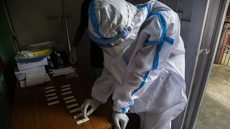 Ινδία: Τα δύο τρίτα του πληθυσμού έχουν αντισώματα κατά του κορωνοϊού