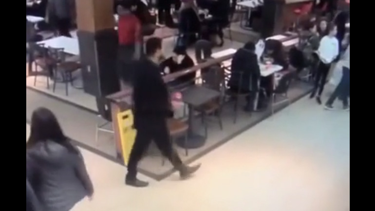 Ολισθηρό δάπεδο vs άνδρας