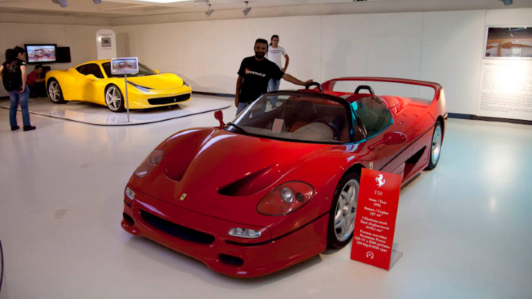 Και Ferrari έχουμε...