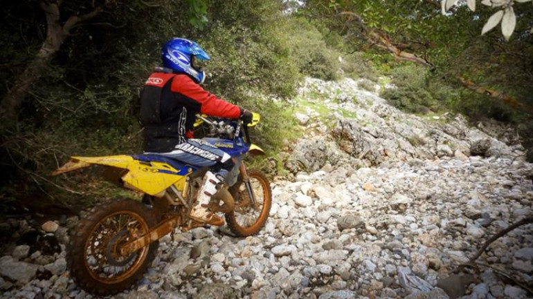 Και χώμα περιλαμβάνει η παλέτα οδήγησης του Νίκου.