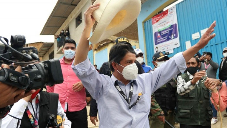 Ο εκλεγμένος πρόεδρος του Περού Π. Καστίγιο σχεδιάζει να σχηματίσει κυβέρνηση με ευρεία σύνθεση Ο εκλεγμένος πρόεδρος του Περού Π. Καστίγιο σχεδιάζει να σχηματίσει κυβέρνηση με ευρεία σύνθεση