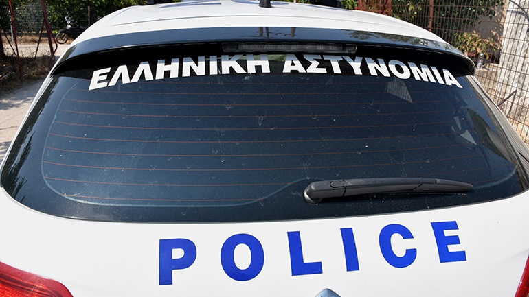 Εξάρθρωση κυκλώματος που έβγαζε άδειες διαμονής με εικονικά πιστοποιητικά