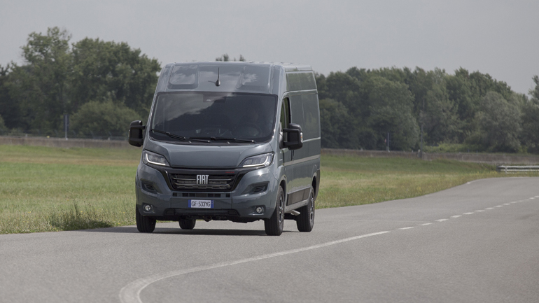 Σημαντικά αναβαθμισμένο στον τομέα της οδικής συμπεριφοράς.