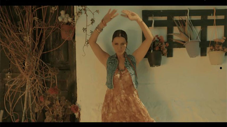 Η Λίτσα Γιαγκούση παρουσιάζει το νέο της τραγούδι…«Πόλεμος»