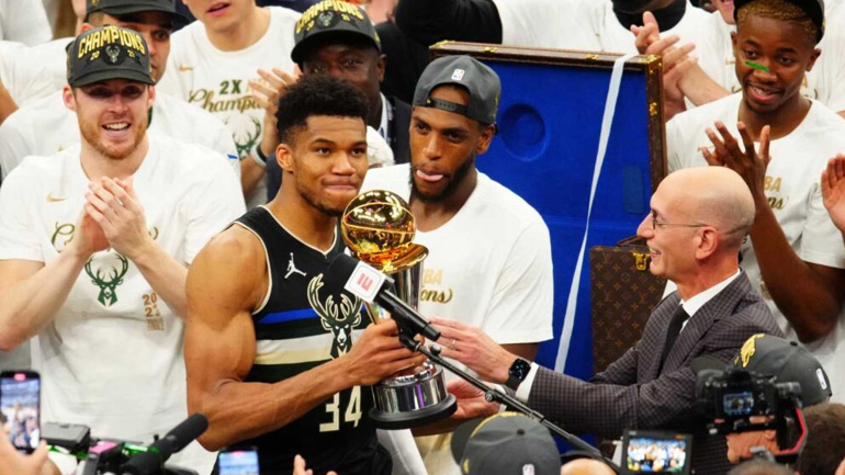 Συγχαρητήρια από τους πρόεδρους της ΚΑΕ Ολυμπιακός στα αδέλφια Αντετοκούνμπο