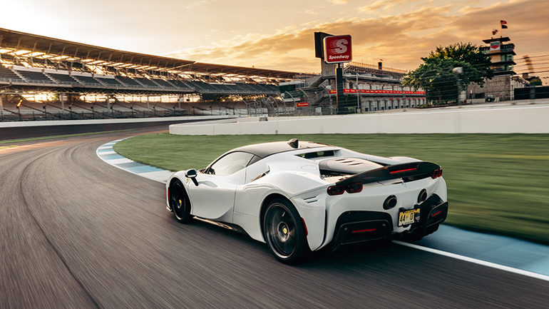 H Ferrari SF90 Stradale διέλυσε τα χρονόμετρα