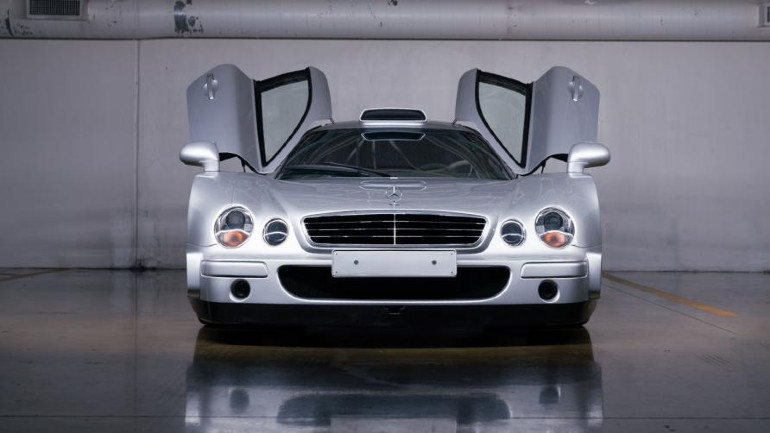 Οι πόρτες παρόλα αυτά άνοιγαν προς τα πάνω!