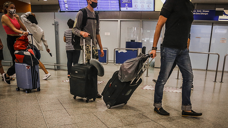 Νεαρός επιχείρησε να επιβιβαστεί σε αεροπλάνο για Γαλλία με πλαστό τεστ Covid-19