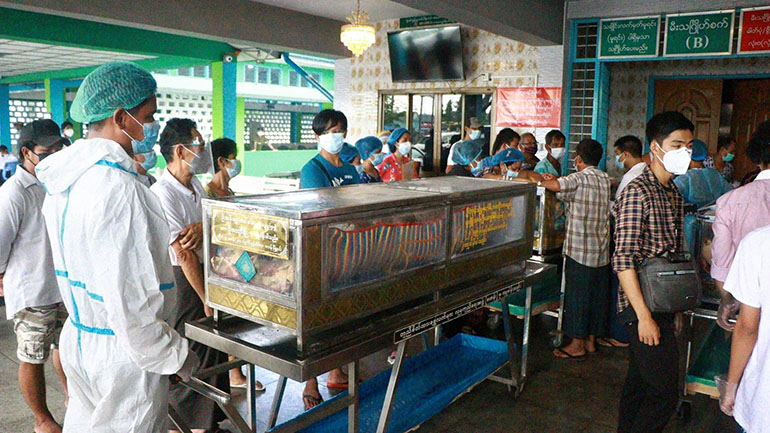 Μιανμάρ: Ο στρατός κατηγορείται ότι συλλαμβάνει γιατρούς ενώ αυξάνονται τα περιστατικά κορωνοϊού